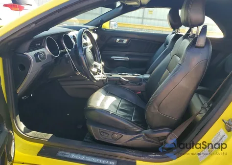 2021 Ford Mustang z USA, uszkodzony, nr VIN 1FATP8UH6M5116731